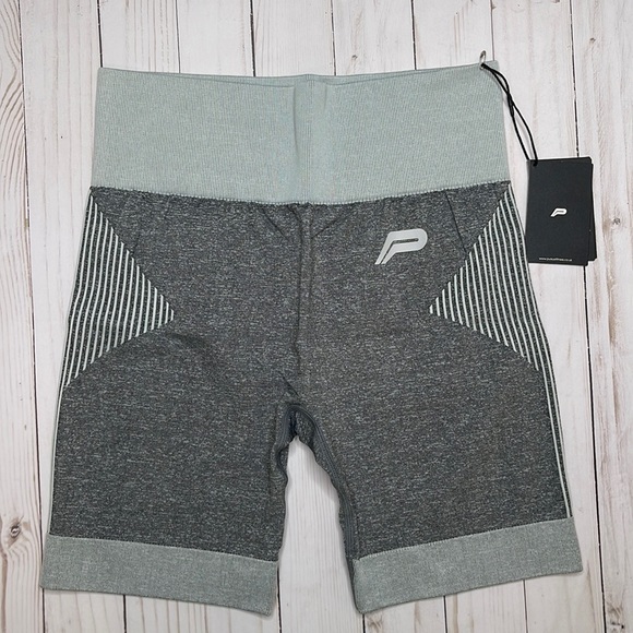 NWT. Pursue Fitness ADAPT seamless shorts.  Size MEDIUM.  Color: Light Grey - Picture 1 of 11